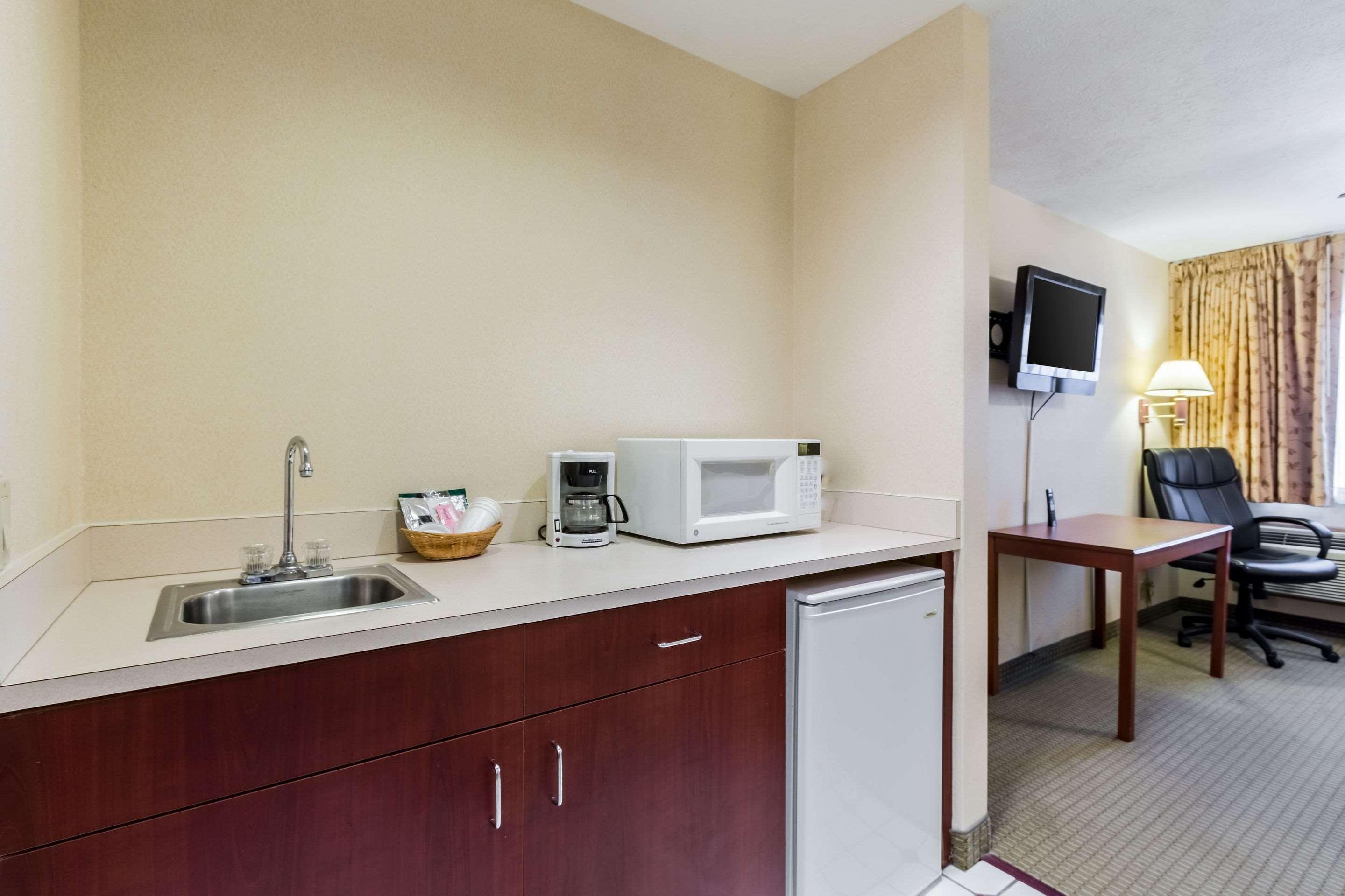 Baymont By Wyndham Sw Hotel