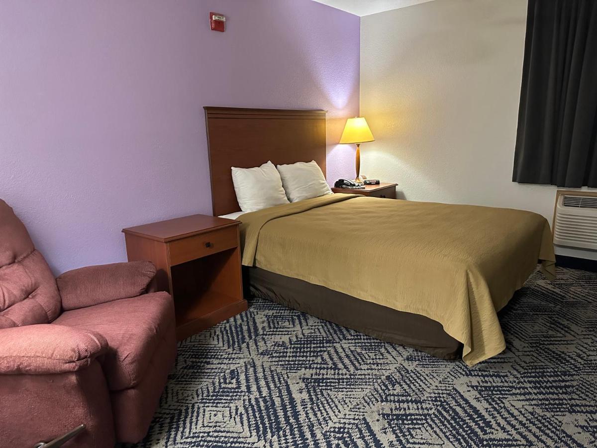 Baymont By Wyndham Sw Hotel